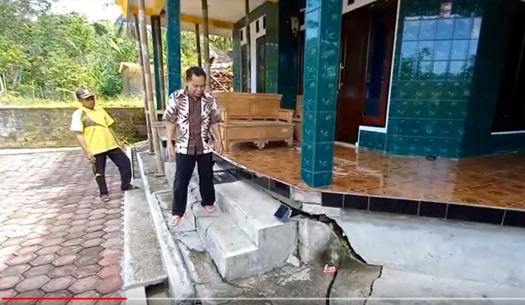 Belasan Rumah di Trenggalek Rusak Akibat Bencana Tanah Gerak