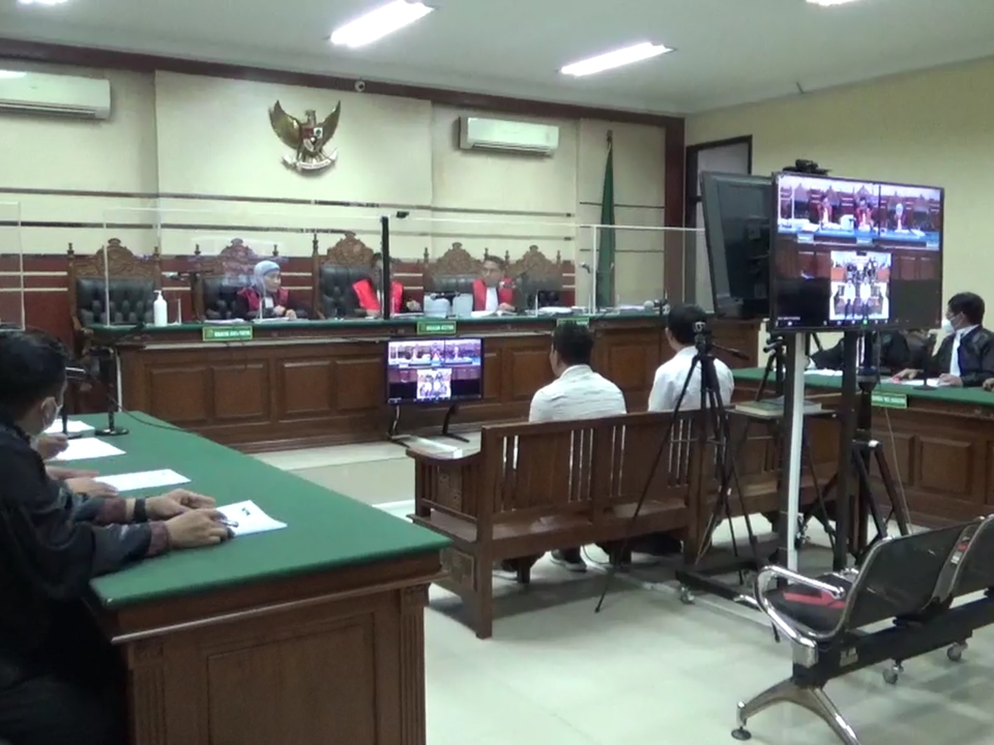 Sidang perdana suap dana hibah APBD di ruang Cakra Pengadilan Tipikor Surabaya, yang menjerat Wakil Ketua DPRD Jatim Sahat Tua P Simandjuntak. (Medcom id/Amal)