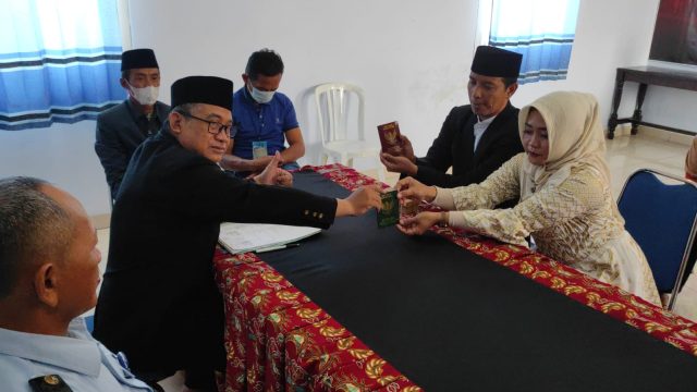 Napi Yanto saat melangsungkan akad nikah di Lapas Kediri (Foto / Istimewa)