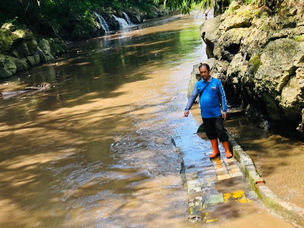 Lokasi korban hilang terseret arus di aliran Sungai Brantas di Desa Sukoraharjo, Kecamatan Kepanjen, Kabupaten Malang, Jawa Timur.