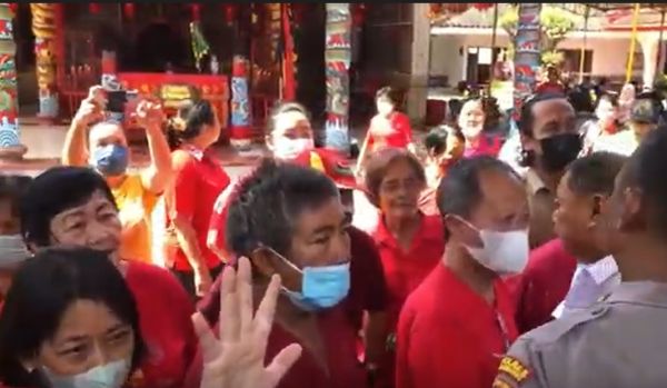 Eksekusi Tempat Ibadah Hok Swie Bio Bojonegoro Diadang  Umat Tionghoa