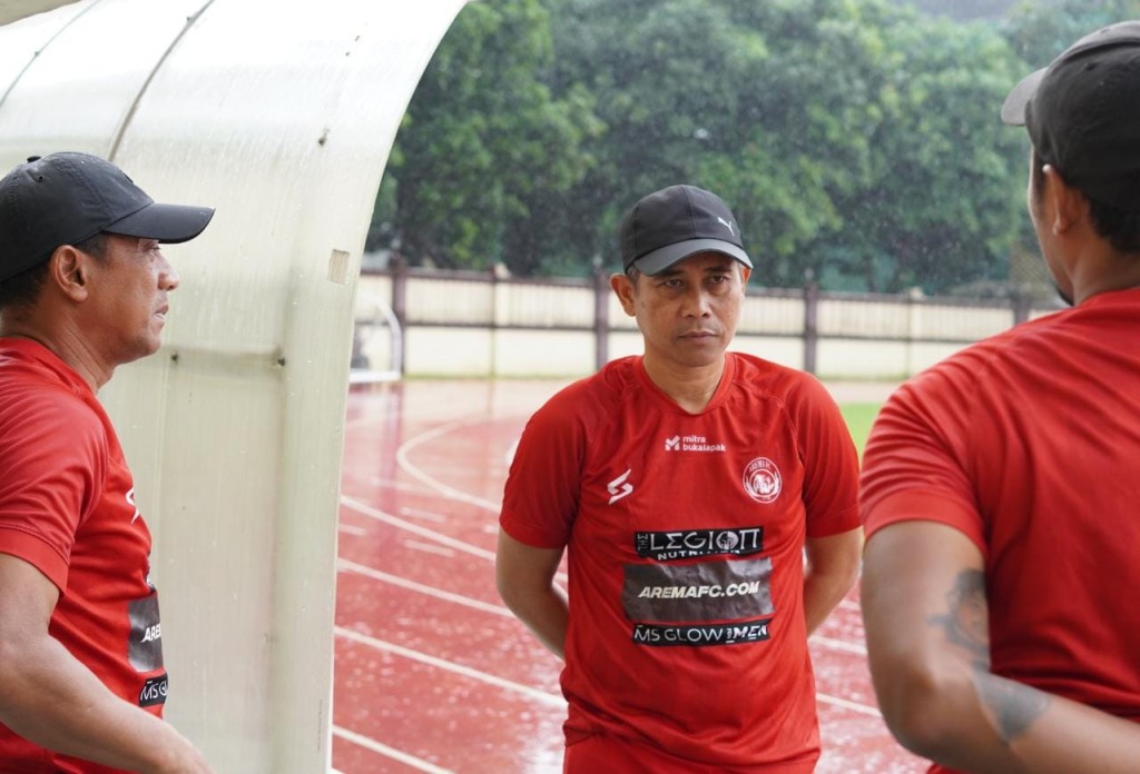 Joko Susilo mulai memimpin latihan Arema FC pada Kamis 9 Maret 2023. (Foto: Medcom.id/Daviq)
