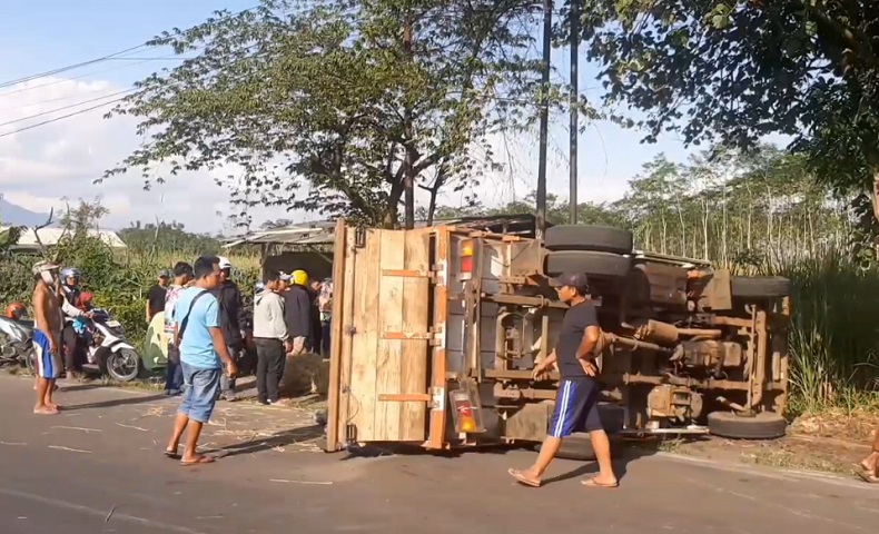 Kondisi truk oleng di Lumajang (Foto / Istimewa)