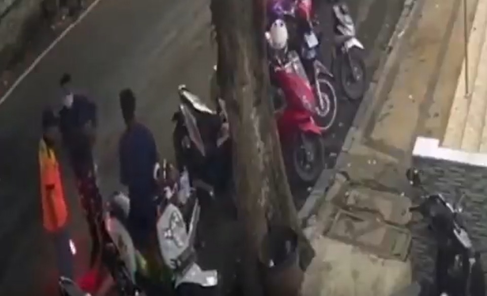 Aksi pelaku mengenakan celana doreng memperdaya korban terekam CCTV/metrotv