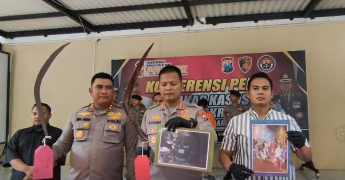 Acungkan Celurit, 2 Anggota Gangster Sidoarjo Diringkus Polisi