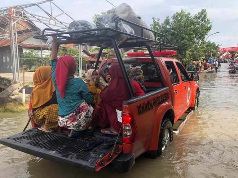 Banjir menggenangi desa di Lamongan (Foto / Istimewa)