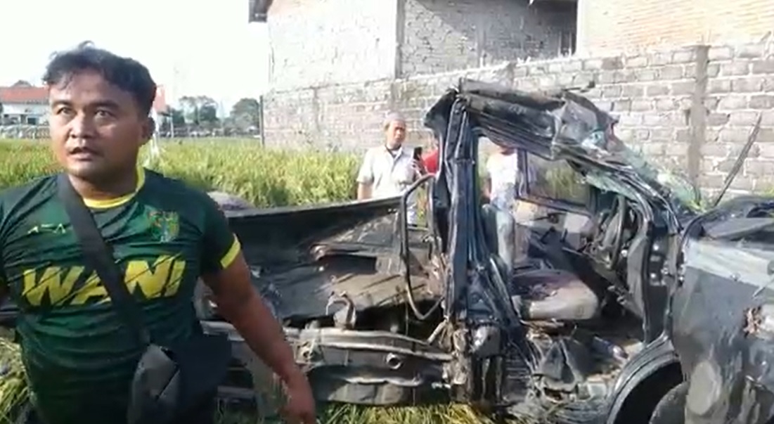 Kereta Api Tabrak Pikap di Probolinggo, Suami Istri dan Petani Tewas!