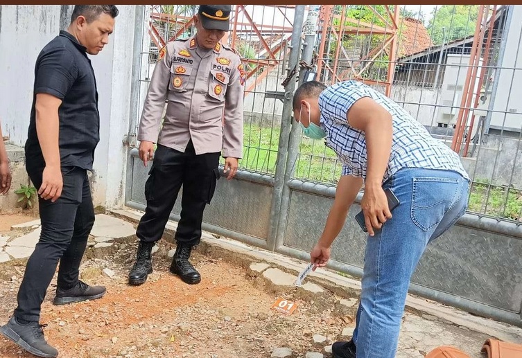 Balita Anak Tukang Bakso Tewas Tersetrum di Pintu Tower Tuban