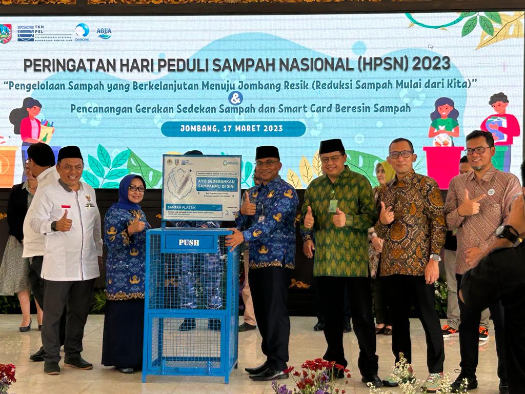 Peluncurakan  Gerakan Sedekah Sampah Indonesia (GRADASI) dan SmartCard Beresin Sampah di Jombang/MI