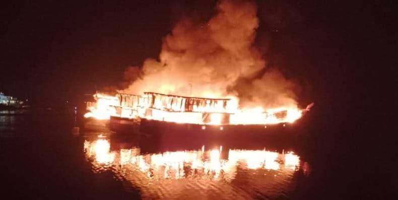Bersandar, 3 Kapal Nelayan di Pelabuhan Probolinggo Terbakar