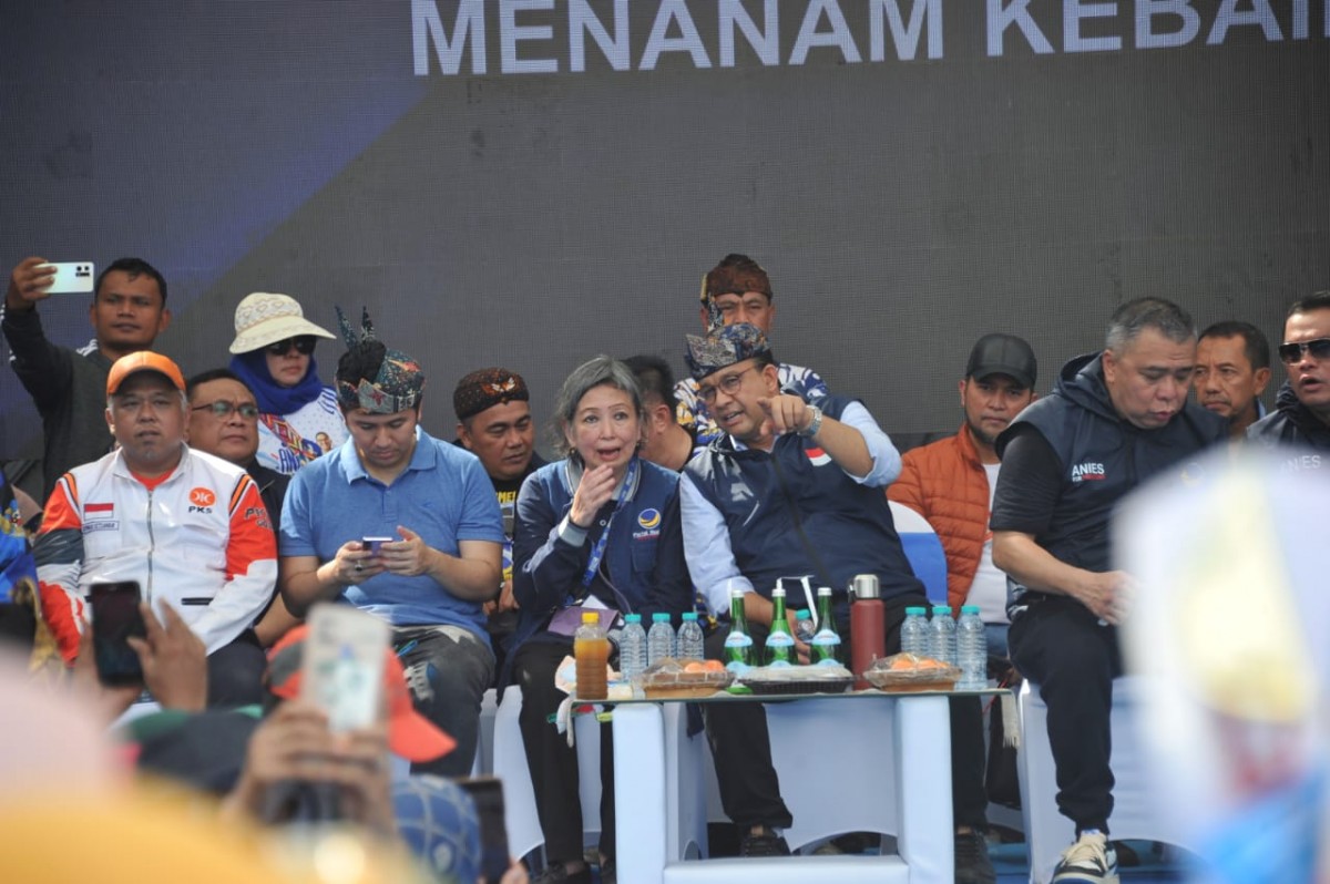Anies Baswedan bersama Ketua Dewan Pimpinan Wilayah (DPW) Partai NasDem Jawa Timur, Sri Sajekti Sudjunadi (Foto / Istimewa)