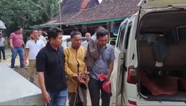 Kakek di Bangkalan Simpan 13 Paket Sabu di Musala