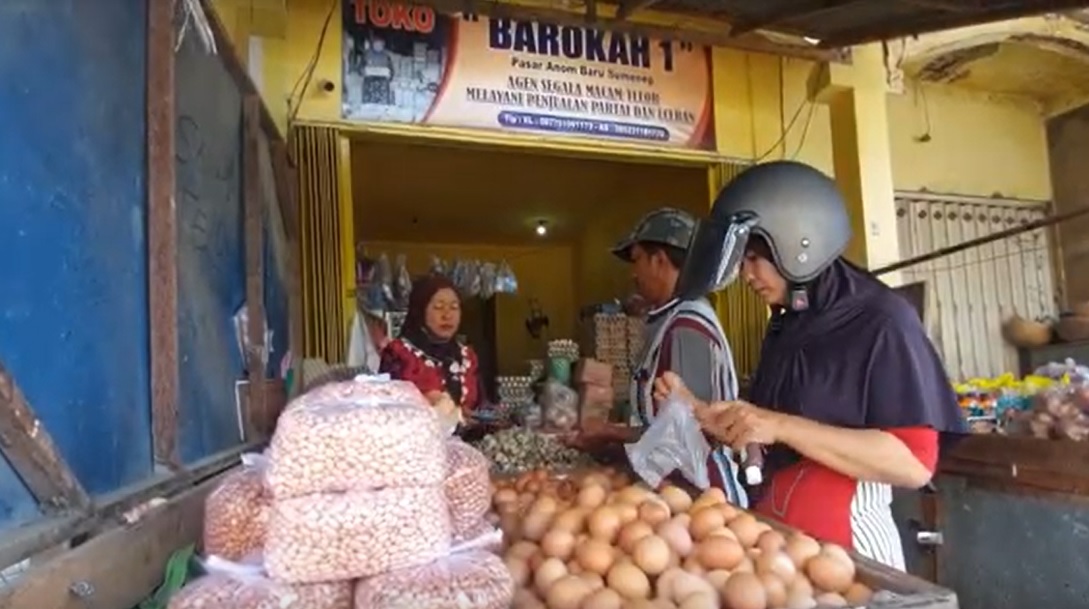 Harga telur di Pasar Anom Sumenep mengalami kenaikan/metrotv