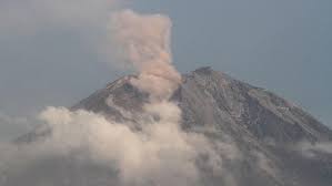 22 Gempa Letusan, Gunung Semeru Semburkan Lahar