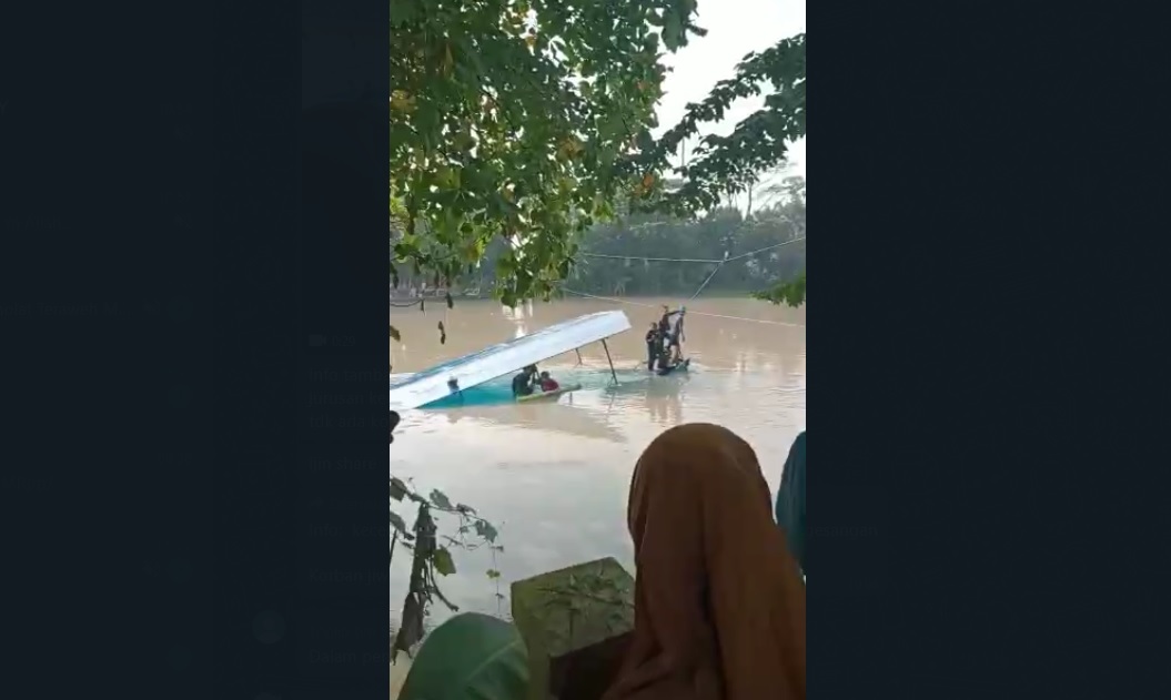 9 Motor Dievakuasi dari Kapal Tambangan Tenggelam di Karangpilang, Pencarian Korban Dilanjutkan