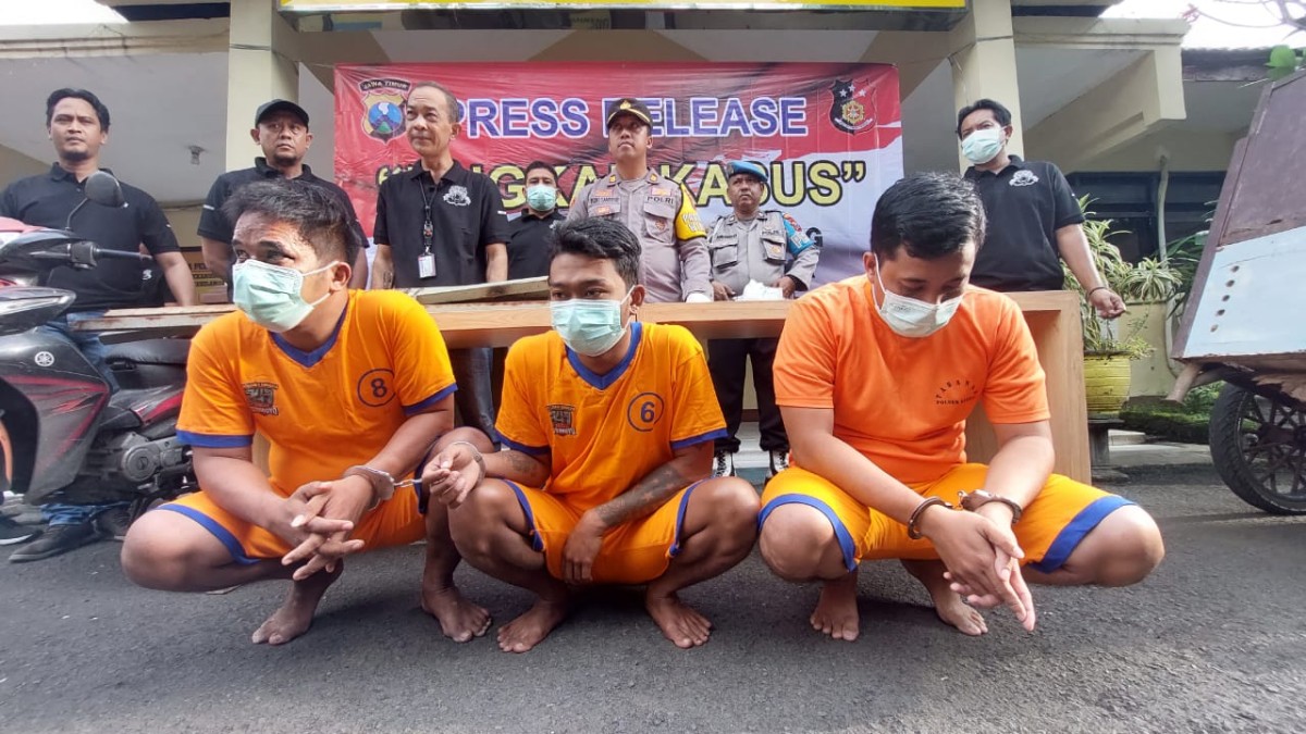 3 pelaku pencurian tutup got di Surabaya diringkus polisi (Foto / Istimewa)