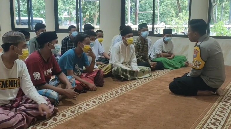 19 Remaja di Surabaya Diamankan saat Perang Sarung Dihukum Ikut Pesantren Kilat