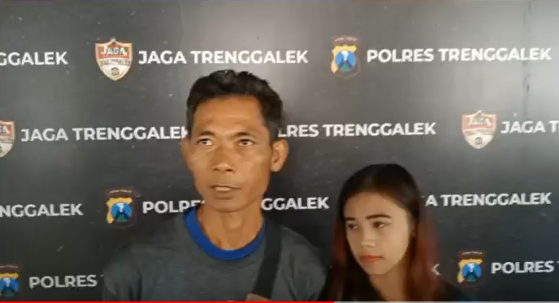 Kedua orang tua korban melapor ke Polres Trenggalek/metrotv