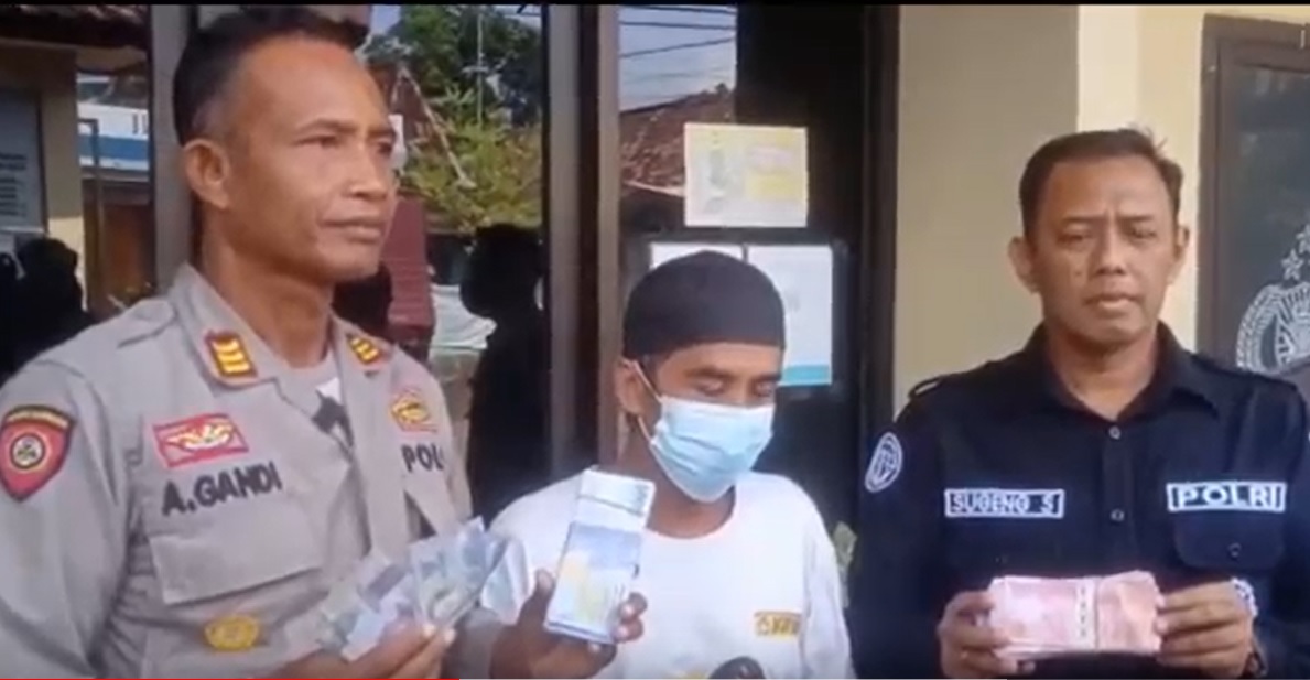 Tertangkap! Pria Lumajang Edarkan Uang Palsu di Pasar Besuk Probolinggo