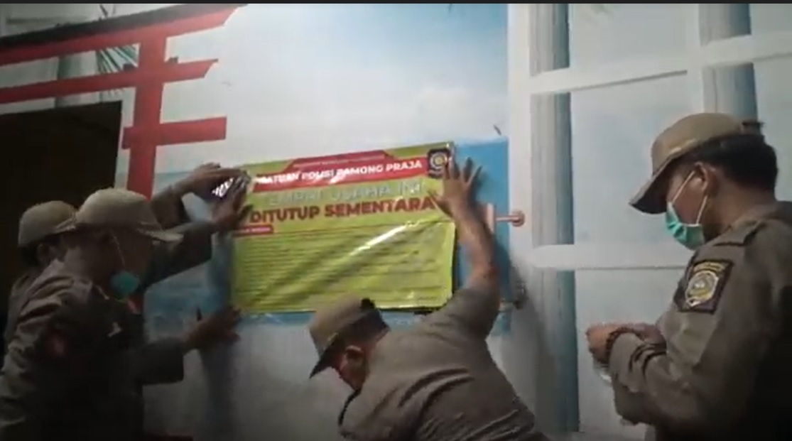 Langgar Aturan, Kafe Karaoke di Tulungagung Ditutup Satpol PP