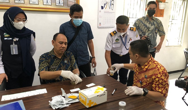 PT KAI Daop 8 Surabaya melakukan tes urin kepada masinis hingga polsuska (Foto / Istimewa)