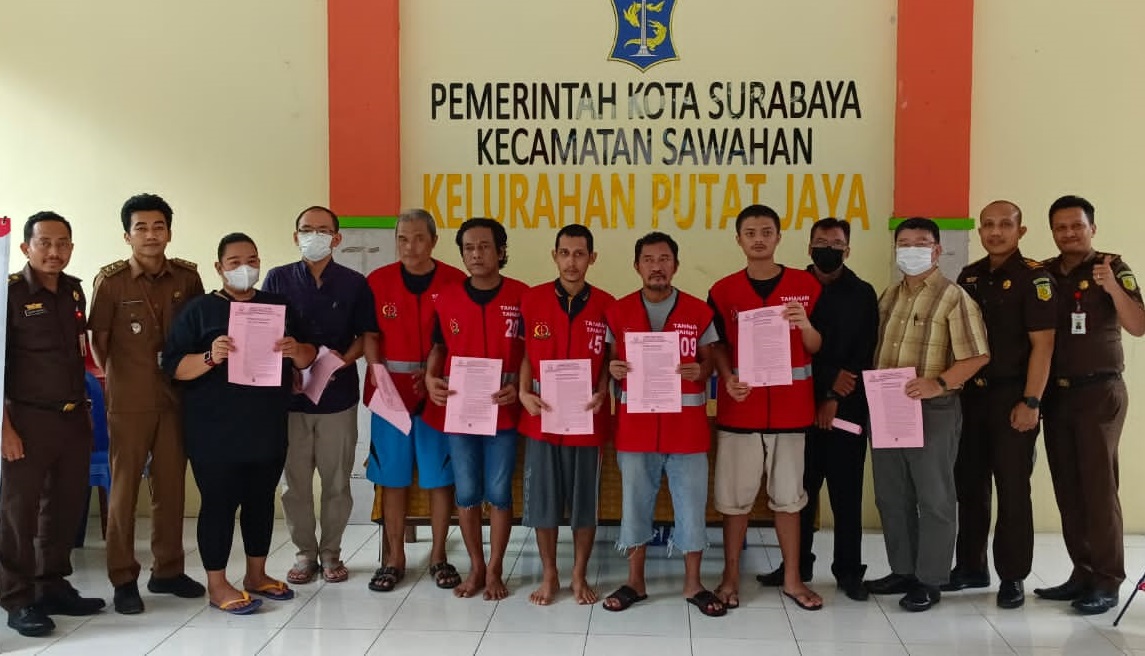 Kejari Surabaya melakukan program keadilan restoratif atau Restorative Justice (RJ) terhadap 28 perkara pidana umum (Pidum) (Foto / Istimewa)