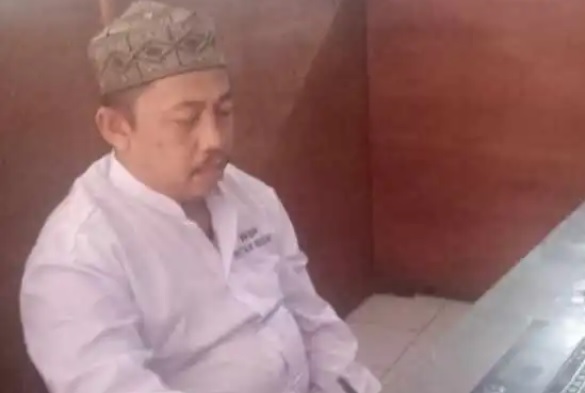 Mantan Kepala Desa (Kades) Roomo, Kecamatan Manyar, Kabupaten Gresik, Rusdiyanto, divonis hukuman penjara 1 tahun 6 bulan penjara (Foto / Istimewa)