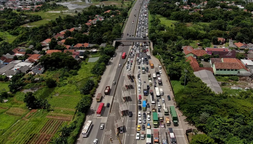 Foto arus mudik di gerbang masuk tol Cikupa, Tangerang, Banten (Foto / Istimewa)