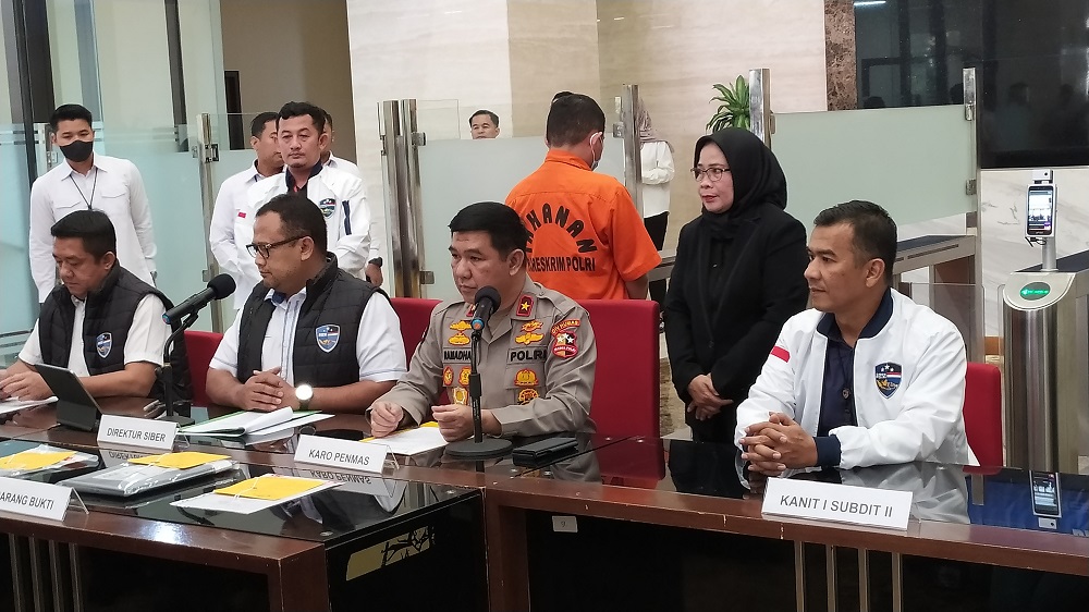 Konferensi pers penahanan peneliti BRIN AP Hasanuddin karena melontarkan pernyataan ancaman pembuhuhan warga Muhammadiyah. Foto: Medcom.id/Candra Yuri Nuralam.