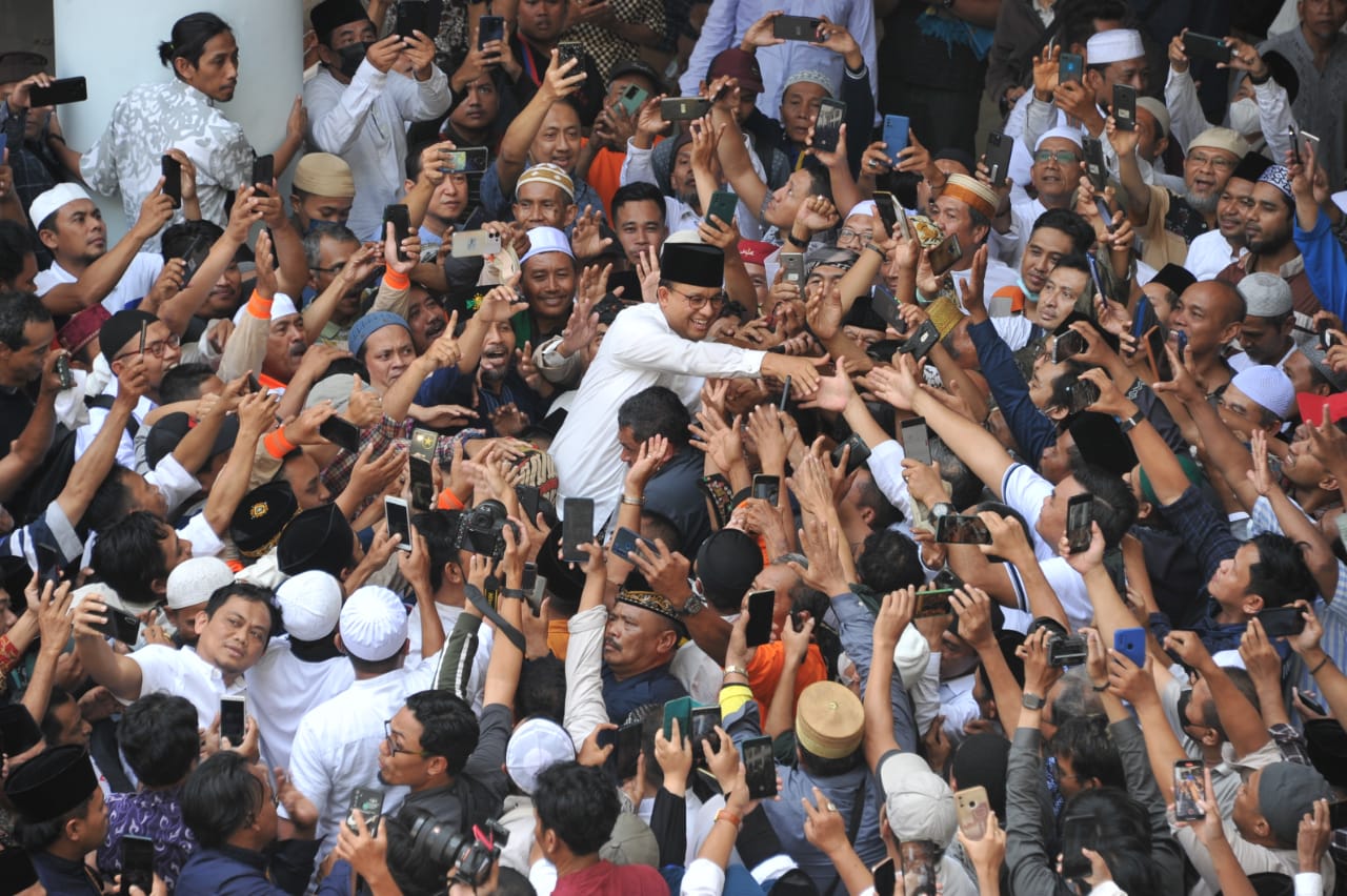 Anies Baswedan saat menyapa warga Surabaya (Foto / Istimewa)