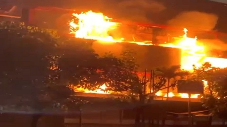 Tim Labfor Polda Jatim Bawa Sampel Abu dan Kabel dari Lokasi Kebakaran Malang Plaza