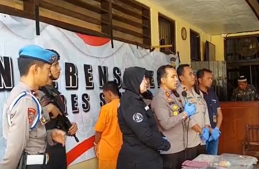 Suryadi, pelaku pembakaran Kantor NU digelandang ke Mapolres Sumenep/metrotv