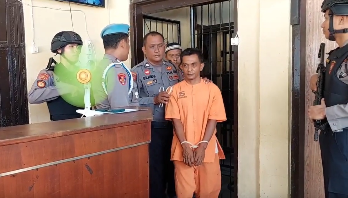 Suryadi, pelaku pembakaran MWCNU Sumenep ditangkap (Foto / Metro TV)