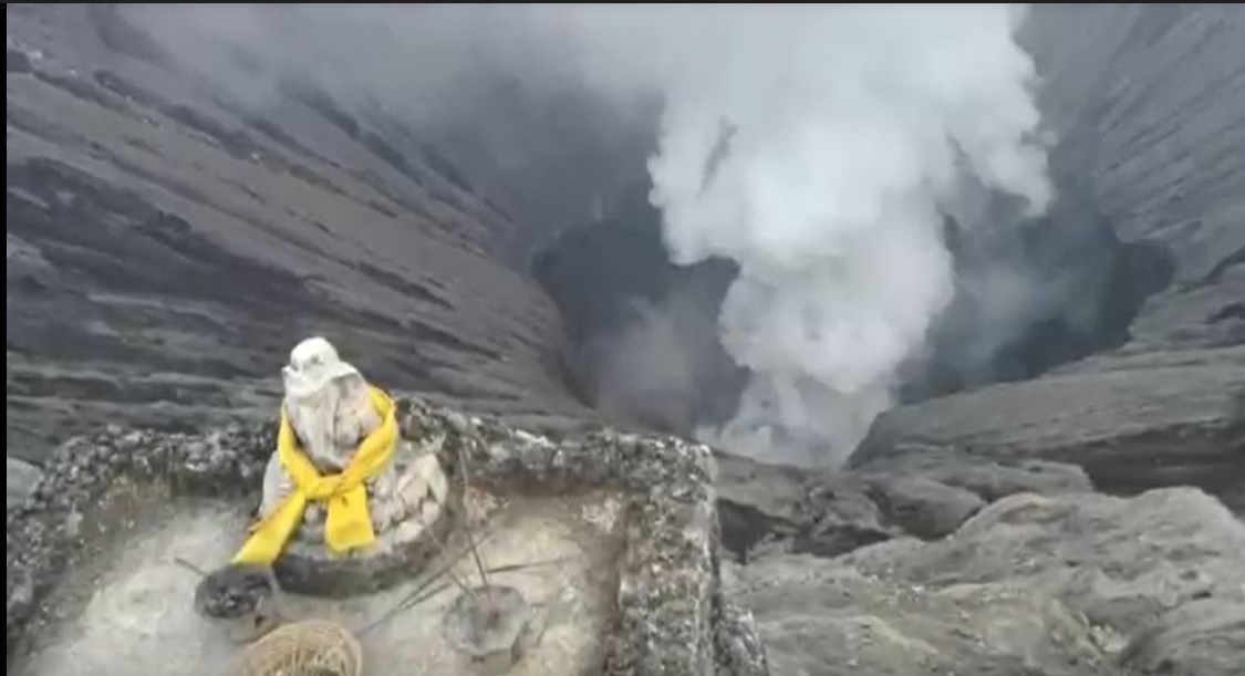 Patung Ganesha di Bibir Kawah Bromo Hilang Misterius