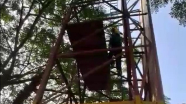 Bocah di Bangkalan terjebak di menara panjat tebing (Foto / Istimewa)