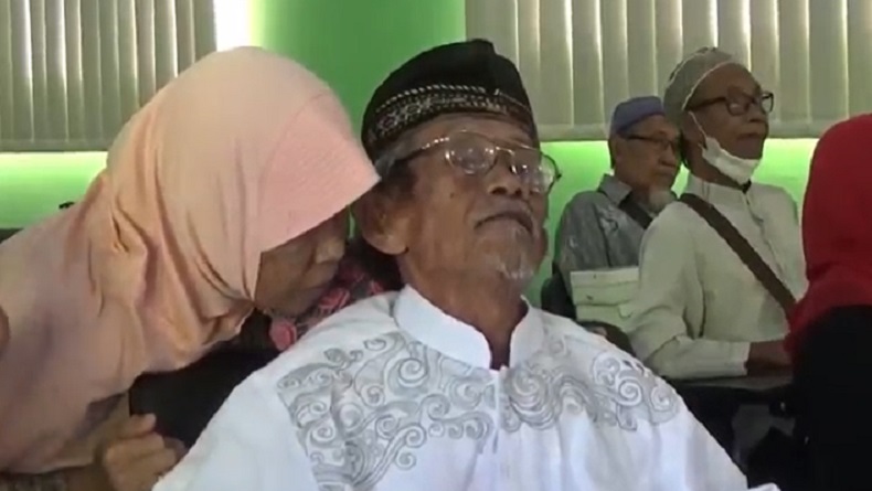 Kondisi lumpuh tak menyurutkan niat Muroji (79) untuk berangkat haji. (Foto / Istimewa)