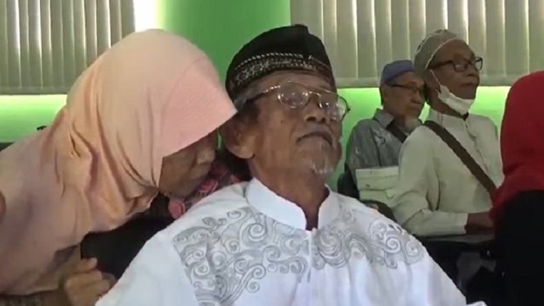 Menabung 12 Tahun, Kakek Lumpuh di Ponorogo Akhirnya Berangkat Haji