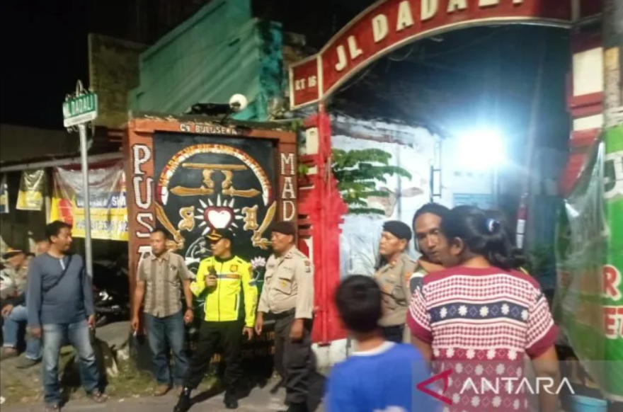 Bentrok dan Saling Lempar Batu Antara Perguruan Silat Terjadi di Madiun