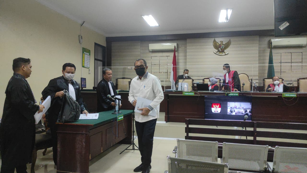  Wakil Ketua DPRD Jawa Timur (Jatim) Sahat Tua Simanjuntak menjalani sidang perdana kasus dugaan suap pengelolaan dana hibah senilai Rp5 miliar (Foto/Istimewa)