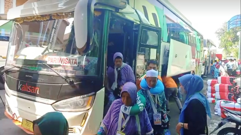 Calon jemaah haji (CJH) asal Jatim dari tiga kloter tiba di Ahes Surabaya. Medcom.id/Amaluddin