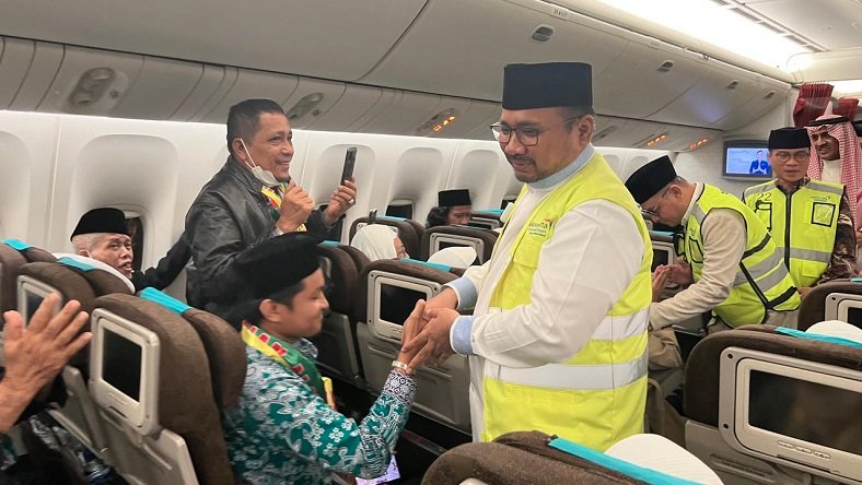 Menteri Agama (Menag), Yaqul Cholil Qoumas saat melepas jamaah haji perdana (Foto : Istimewa)