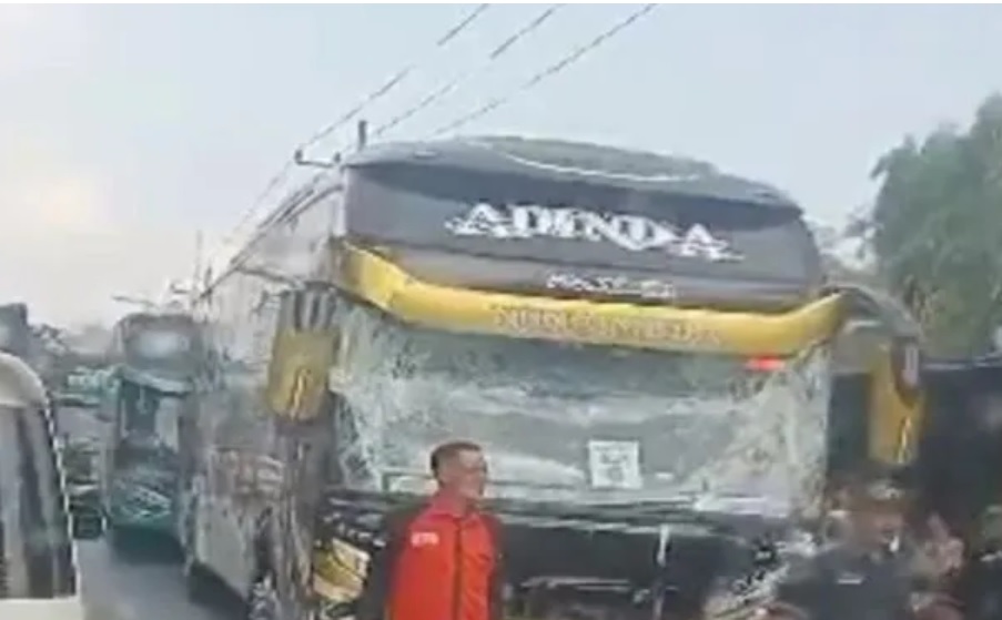 Kondisi bus haji yang kecelakaan di Bangkalan/ist