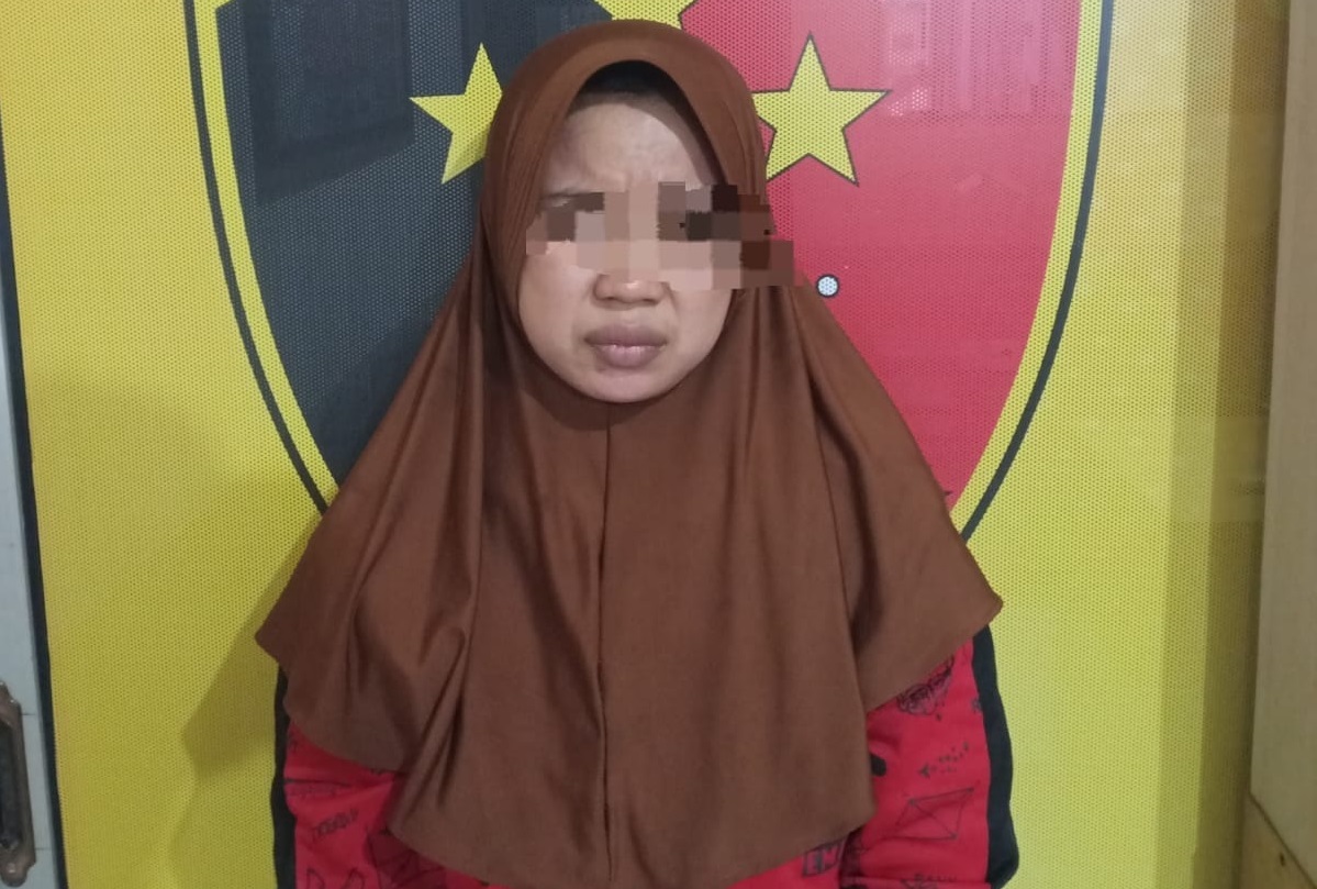 Emak-emak Gasak Kalung Emas Anak di Pasar Campurejo Gresik