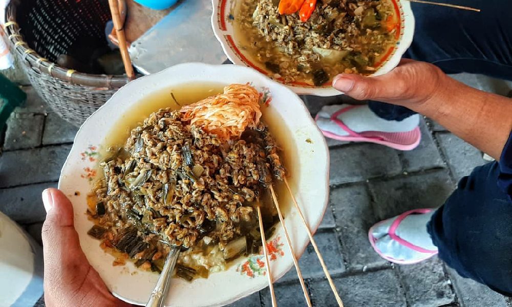 Makan Lontong Kupang Berjamaah, 13.000 Emak-Emak di Sidoarjo Pecahkan Rekor MURI