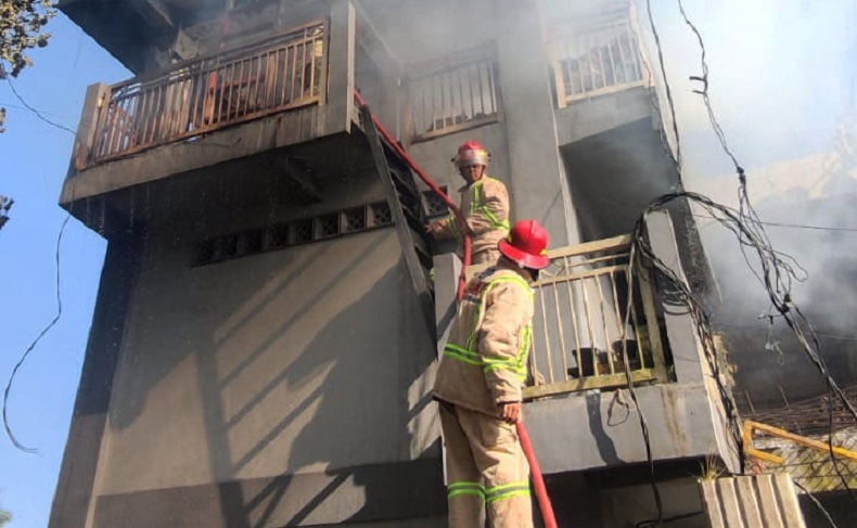 Diduga Puntung Rokok Santri, Gudang Kitab Pesantren di Malang Terbakar