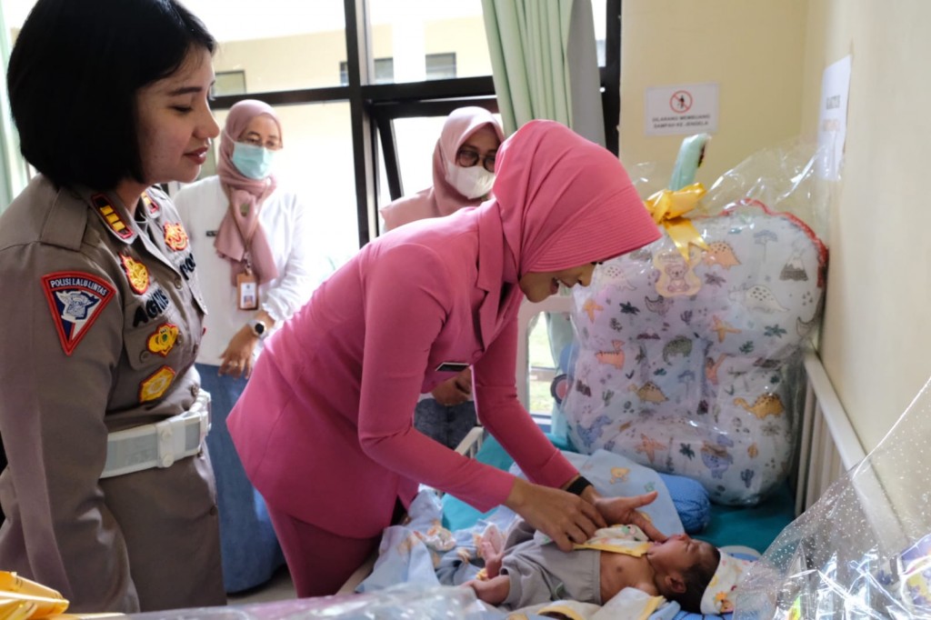 Pembuang Bayi dengan Tali Pusar Membusuk Dikejar Polisi