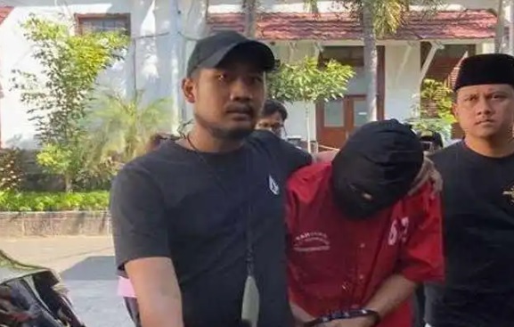 Pelaku pembunuhan, R dikeler polisi (Foto / Istimewa)