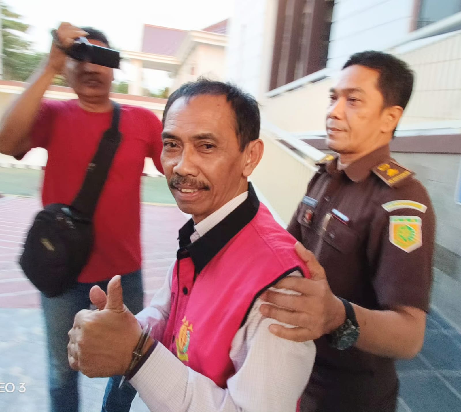 Kepala Desa Tambaksari, Kecamatan Purwodadi, Jatmiko ditahan terkait kasus pungli (Foto / Istimewa)