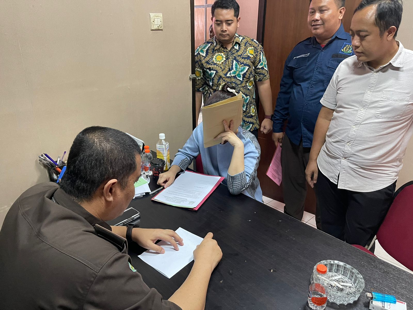 Terpidana 'Ratu Tipu' Lily Yunita Ditangkap di Apartemen Kawasan Surabaya Barat