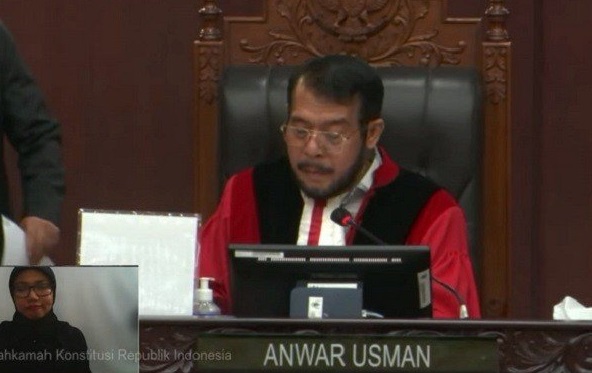 Ketua MK Anwar Usman saat membacakan amar putusan dalam persidangan di Gedung MK, Jakarta Pusat (Foto / Istimewa)